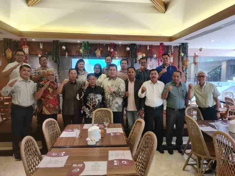 DPN PERADI GELAR RAPAT BESAR DI SURABAYA, ROBERT SIMANGUNSONG PIMPIN PROSES PEMBENTUKAN DPC SURABAYA DAN SIDOARJO BAWAH KOMANDO DR. IMAM HIDAYAT