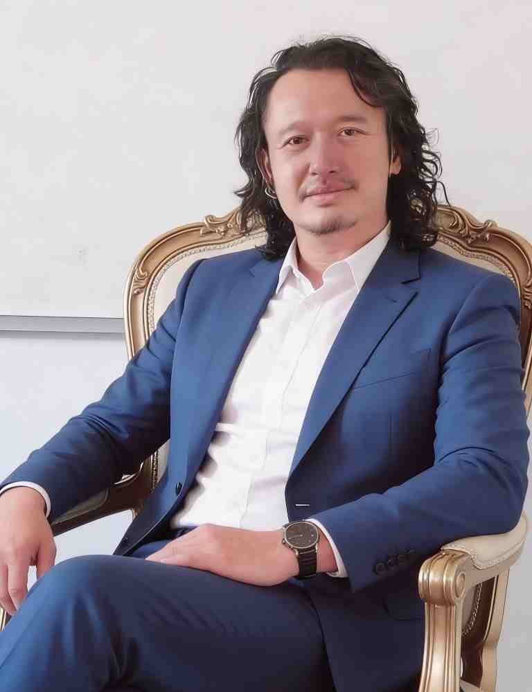 OKI PRASETIAWAN, SM.,SH.,MH.: REKONSTRUKSI NORMATIF DI ERA MULTI BAR